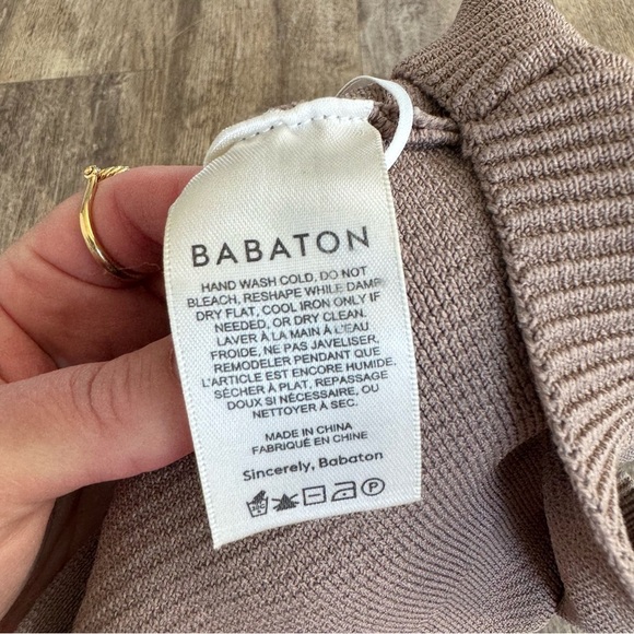 Like new! Babaton Sculpt Knit Criss Cross Cropped Tank - Taupe - Picture 8 of 10